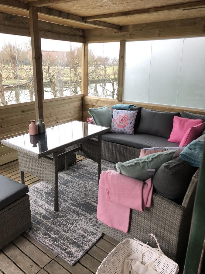 Pipowagen/Chalet De Oude Rijn Bed and Breakfast Harmelen Exteriör bild